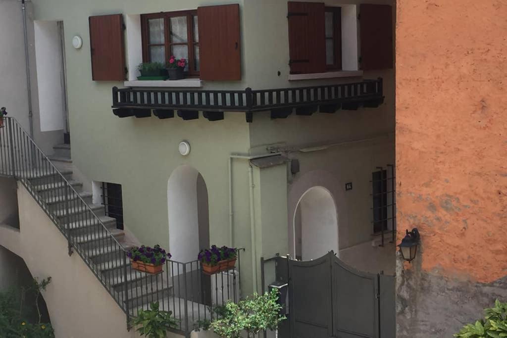 Aubert 64 Apartment Aosta Bagian luar foto